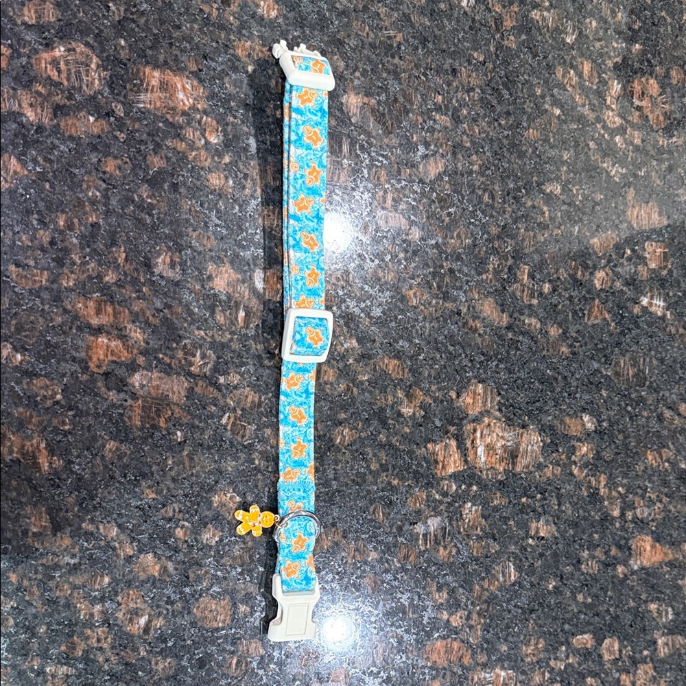New Dog 🐶 Collar with gingerbread man and gingerbread man charm.